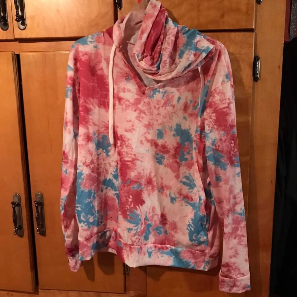 Tye dye pullover hoodie NWT